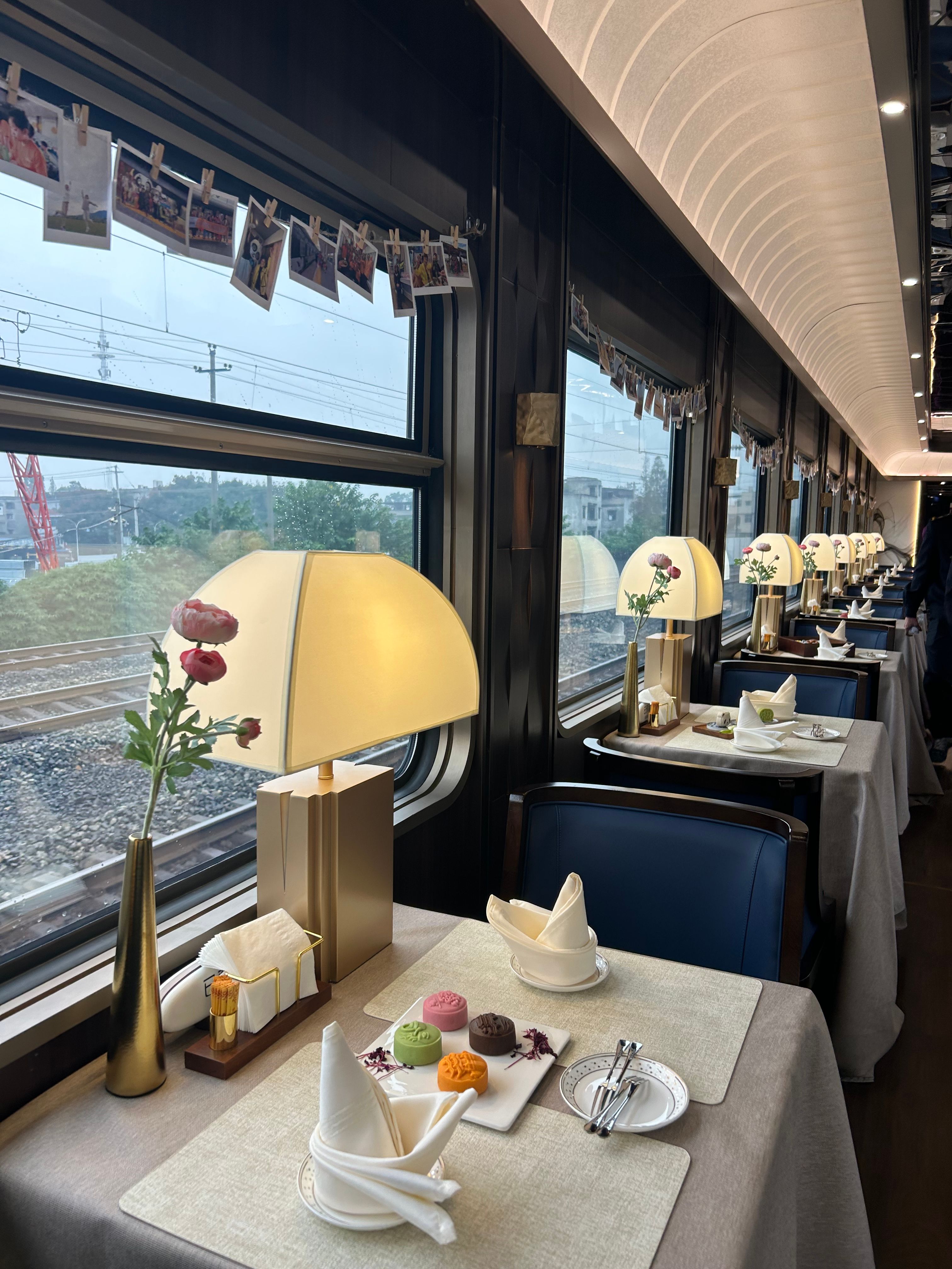 成都號新疆豪華火車游_新疆南北疆16天環游_預定