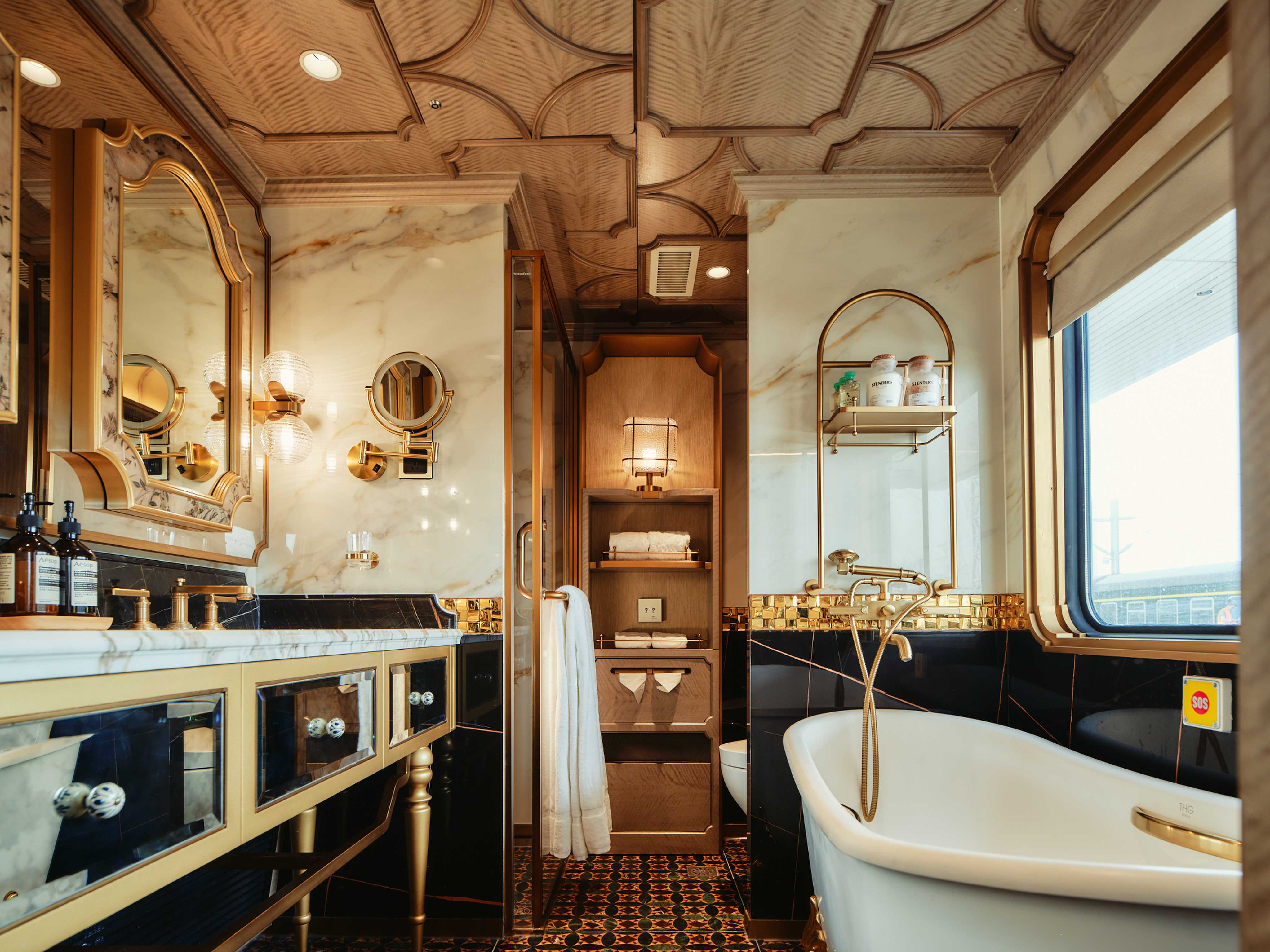 How to buy tickets and what are the reservation prices for the Silk Road Dream Train in 2025？