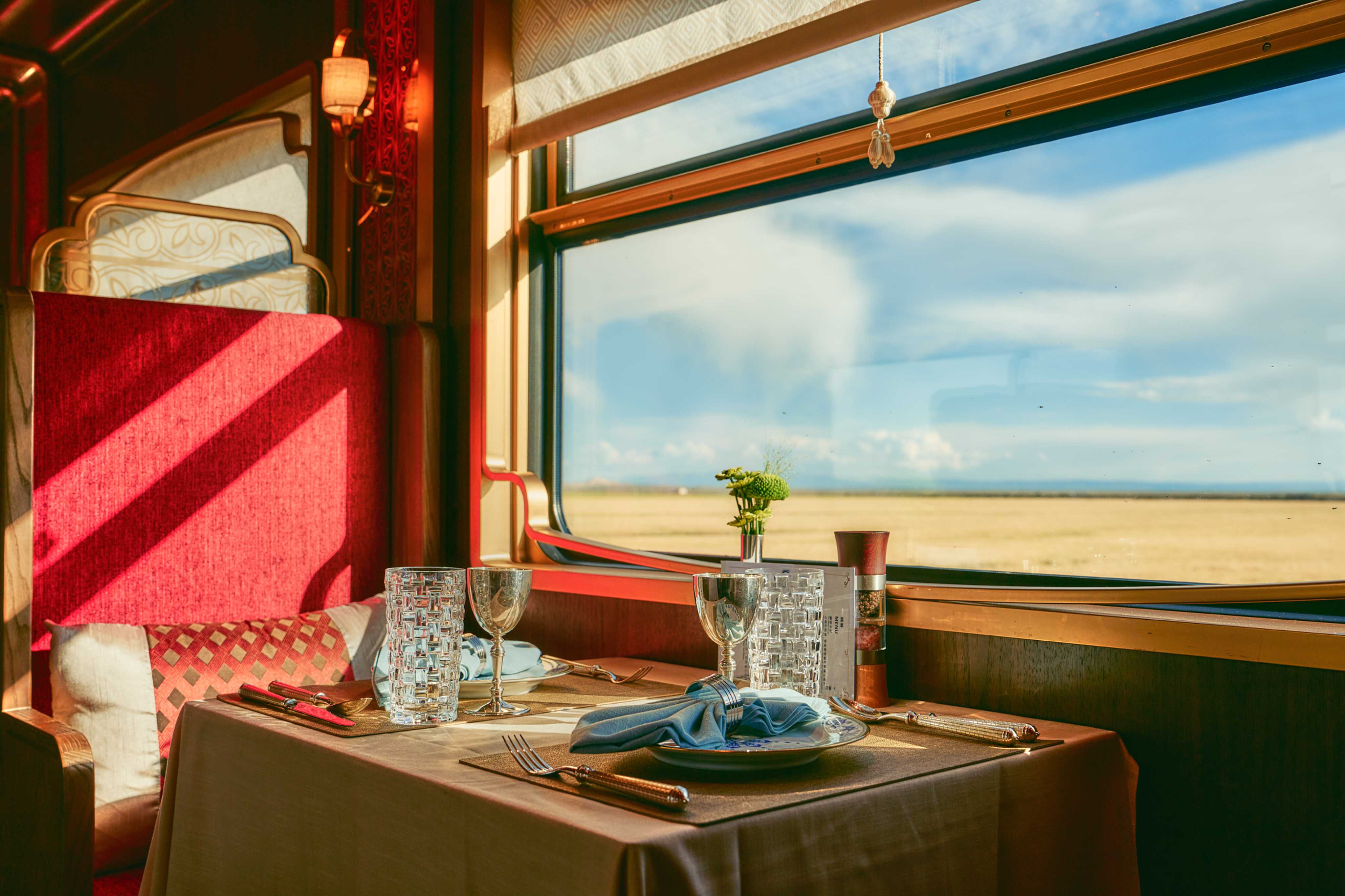 Silk Road Dream tourist train departs from Dunhuang ／ How to book tickets ／ Where to depart from