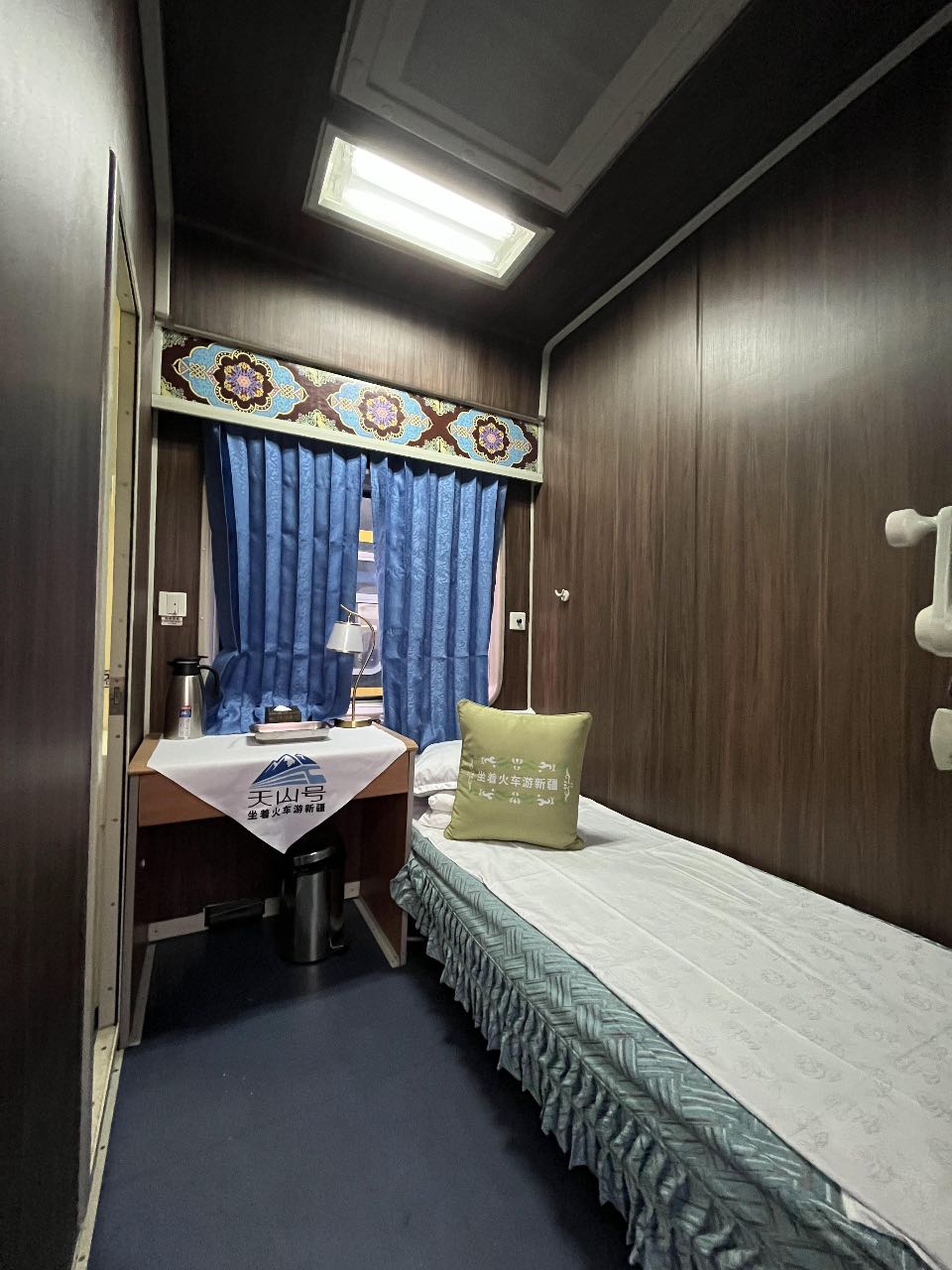 How to buy tickets for the Tianshan Tourist Train？ What is the full-journey ticket price for the Tianshan Tourist Train？