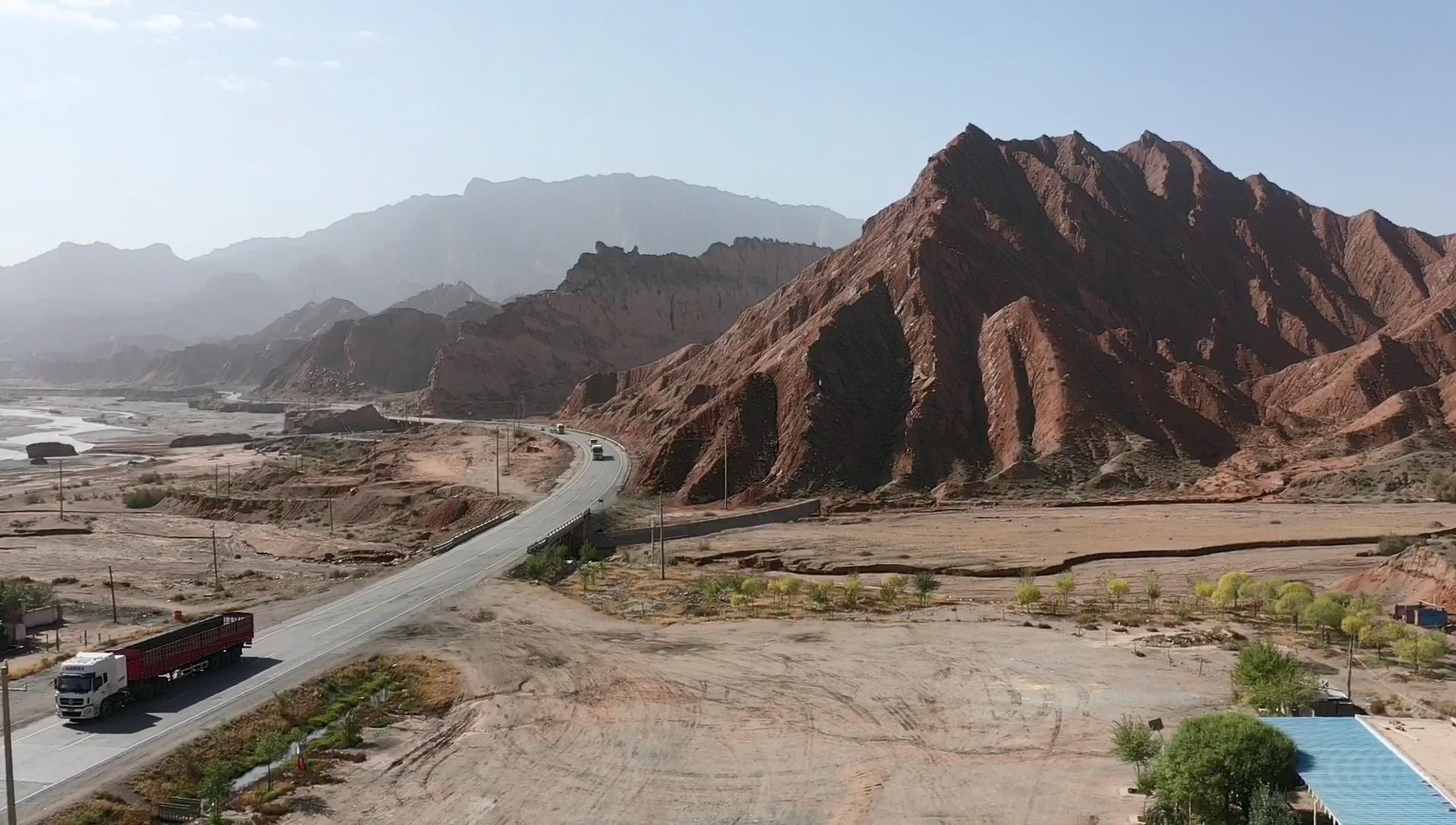 伊犁旅游跟團去報價_伊犁當地旅游團