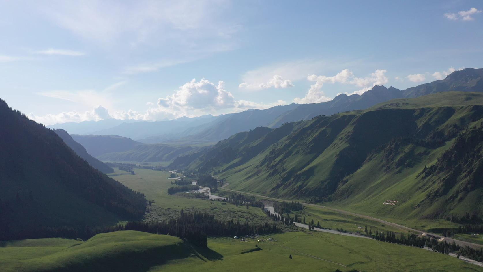 新疆旅游報團還是自己玩好_去新疆旅游報團劃算還是自己去劃算