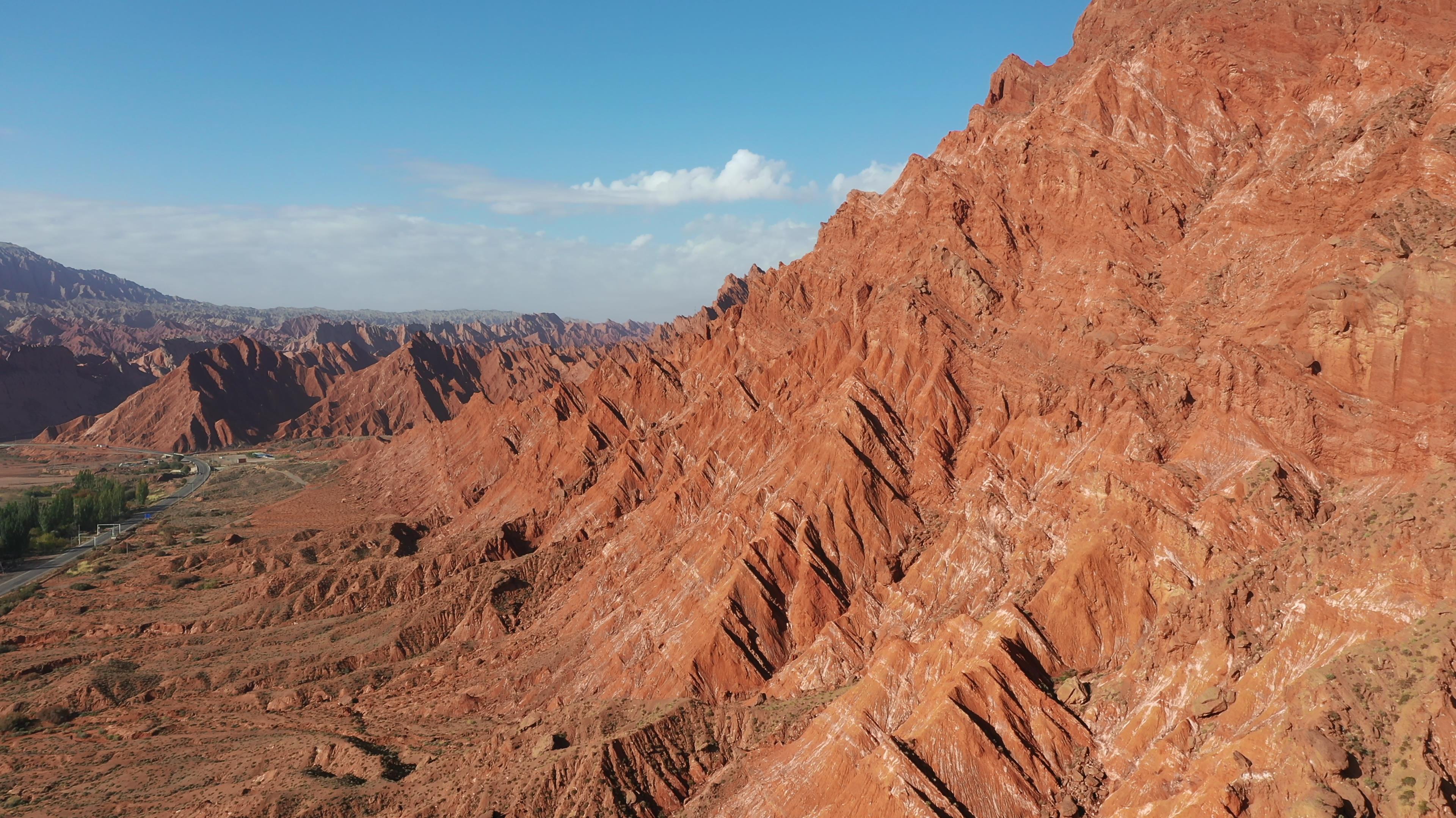 伊犁旅游跟團游價格_伊犁旅游跟團游價格一樣嗎