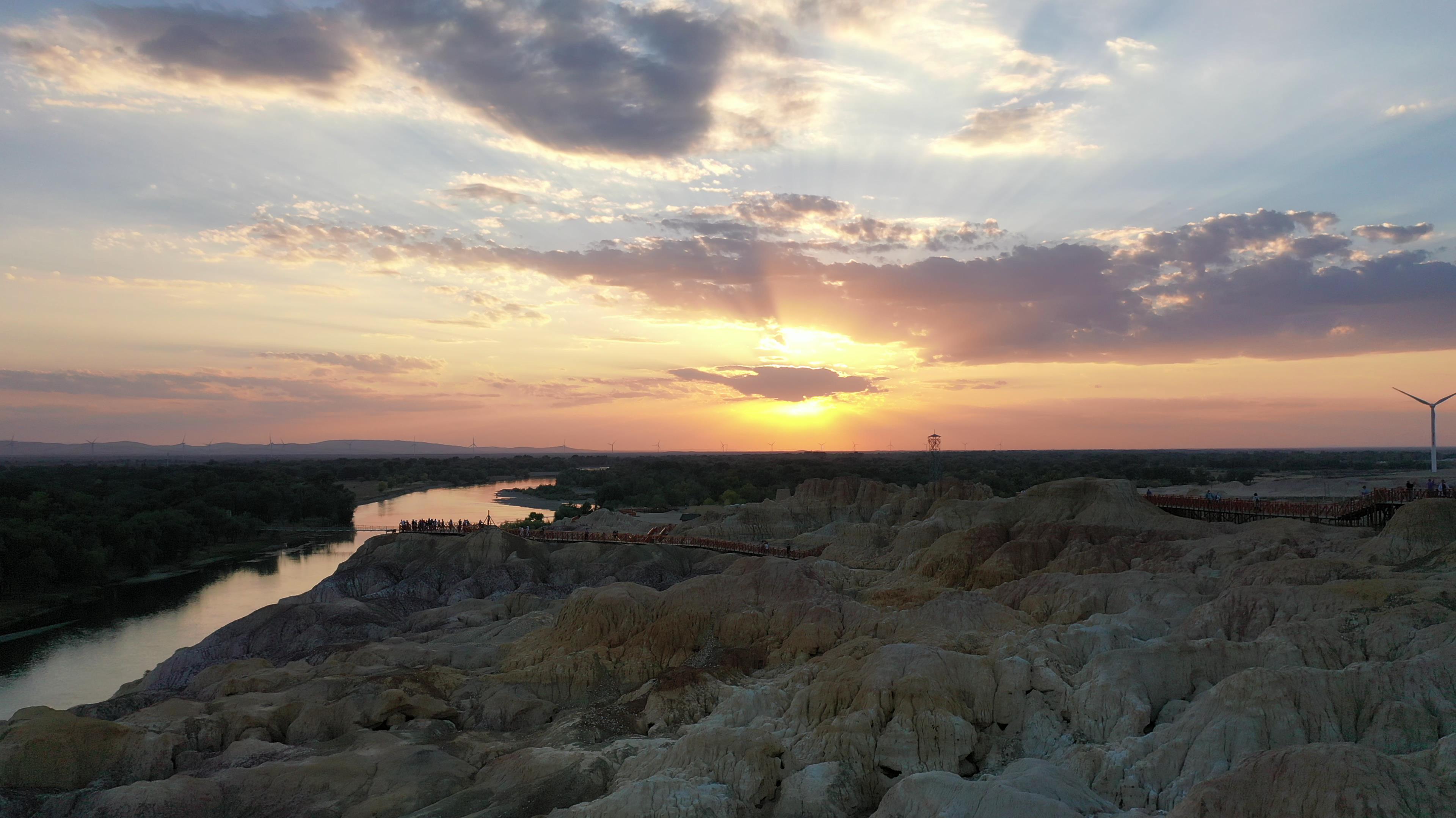 伊寧旅游跟團十八天游多少錢_伊寧旅游跟團十八天游多少錢一天