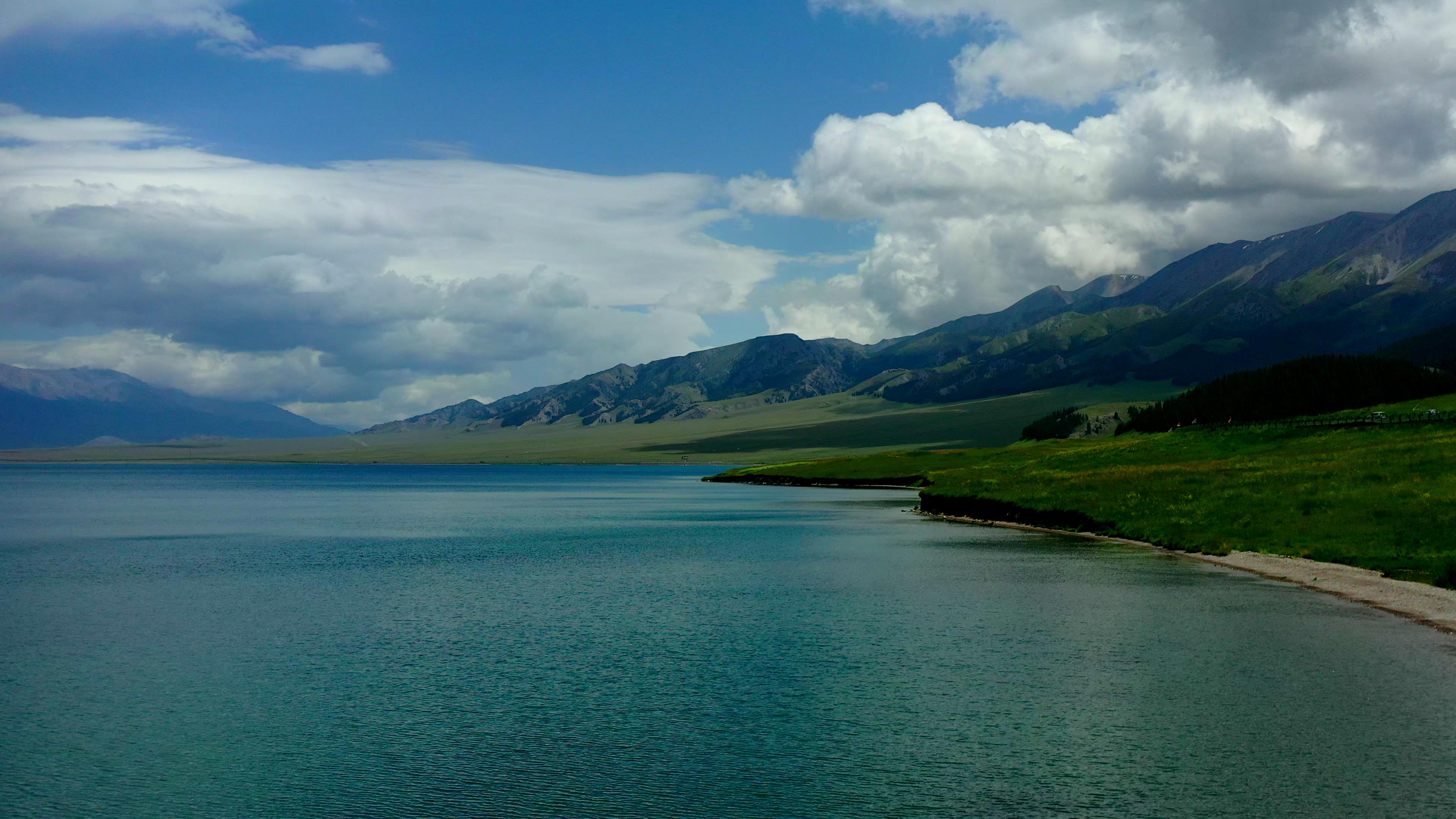 老年旅游专列新疆游图片