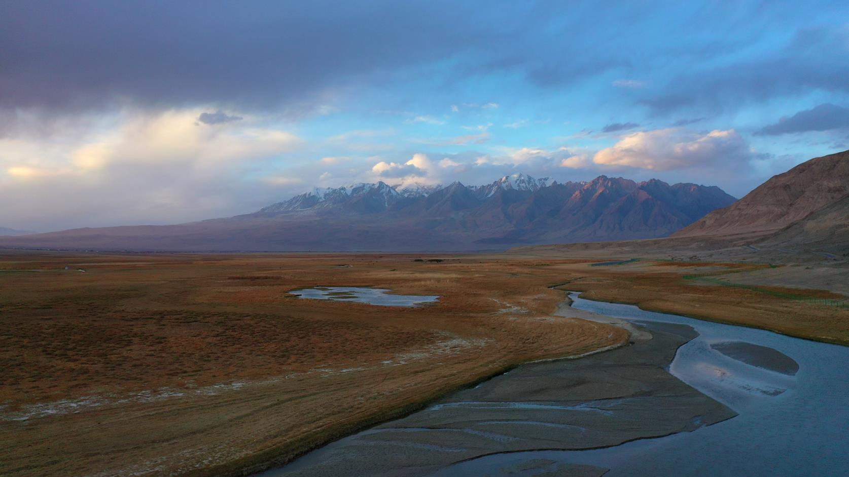 伊犁旅游跟團價格_伊犁旅游跟團價格表