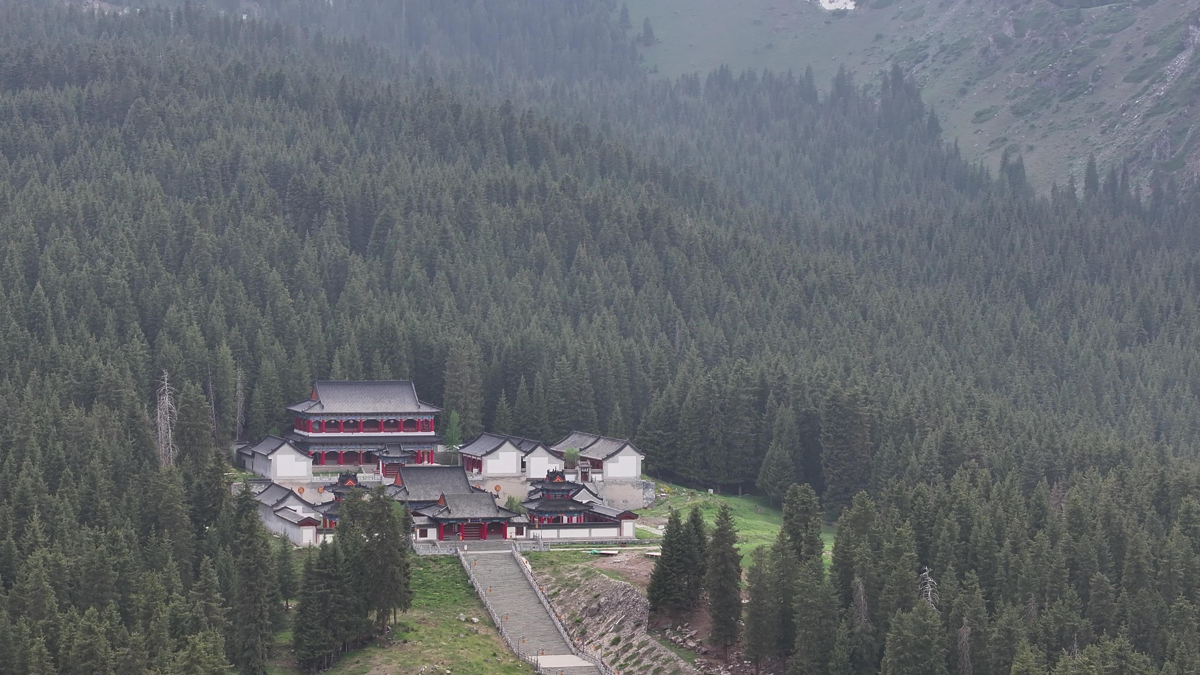 新疆阿勒泰秋天旅游_新疆阿勒泰秋天旅游景點