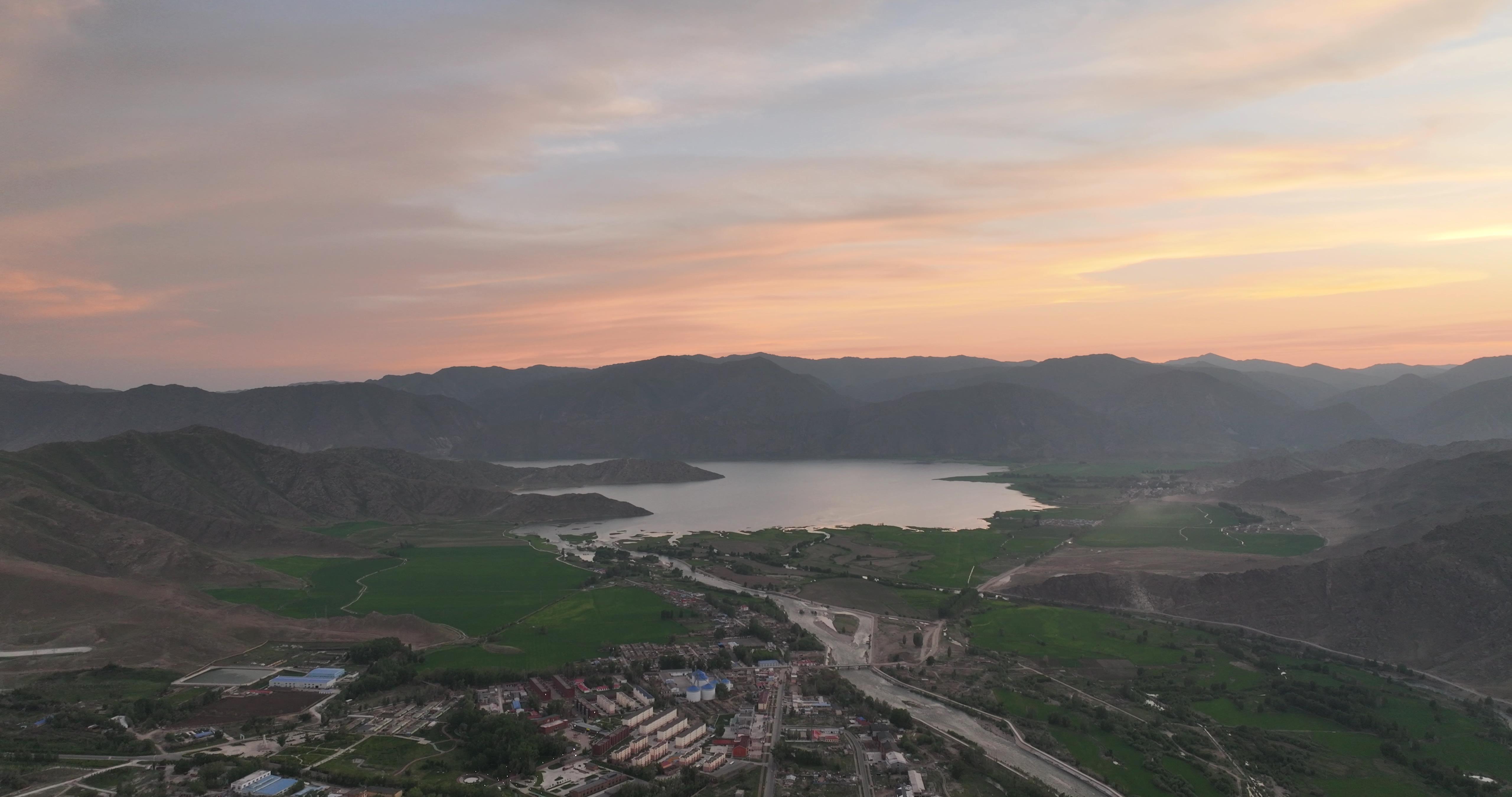 十月份新疆南疆旅游團報價_十月 新疆旅游