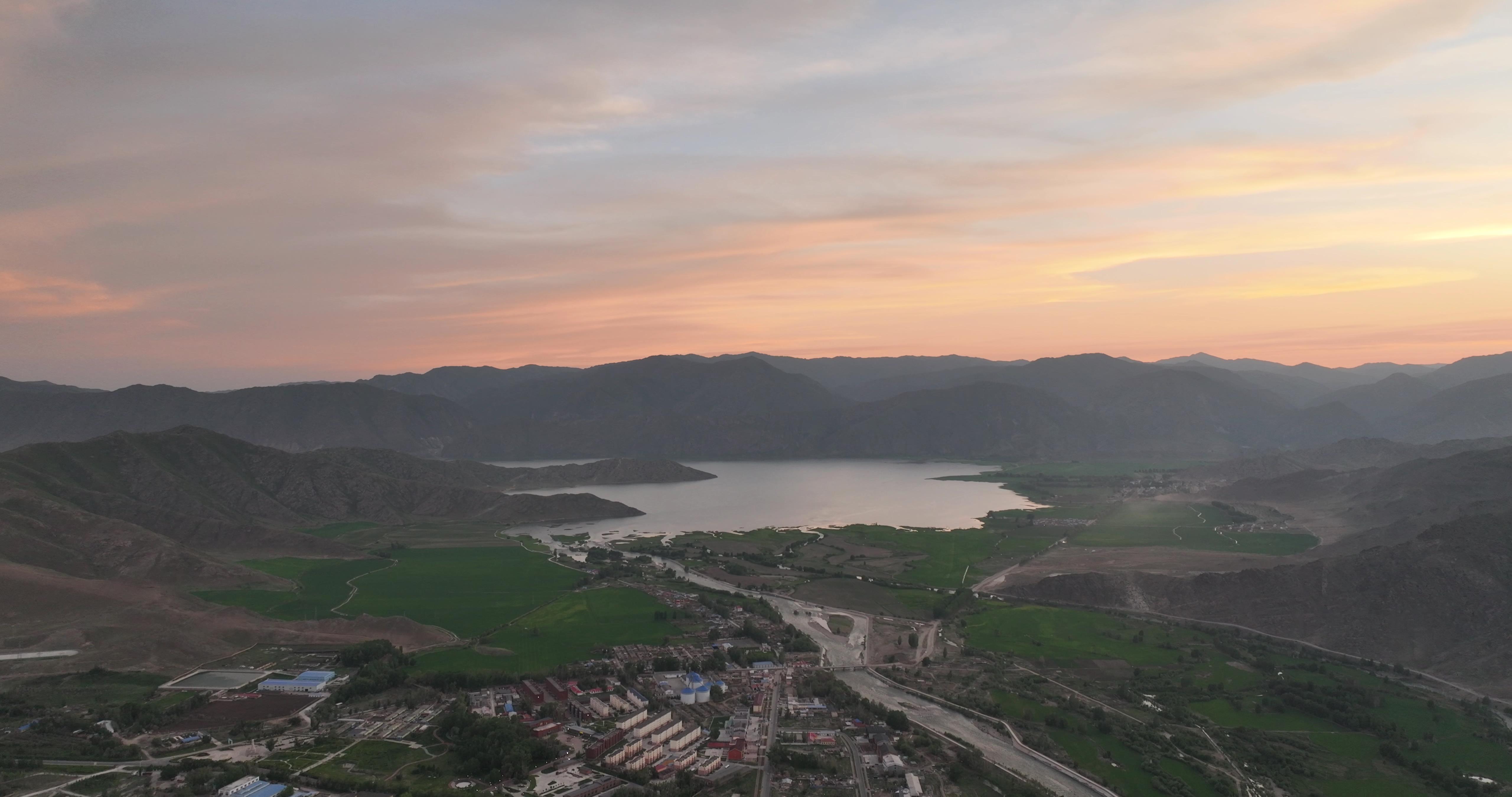 跟旅行團去賽里木湖_賽里木湖報團