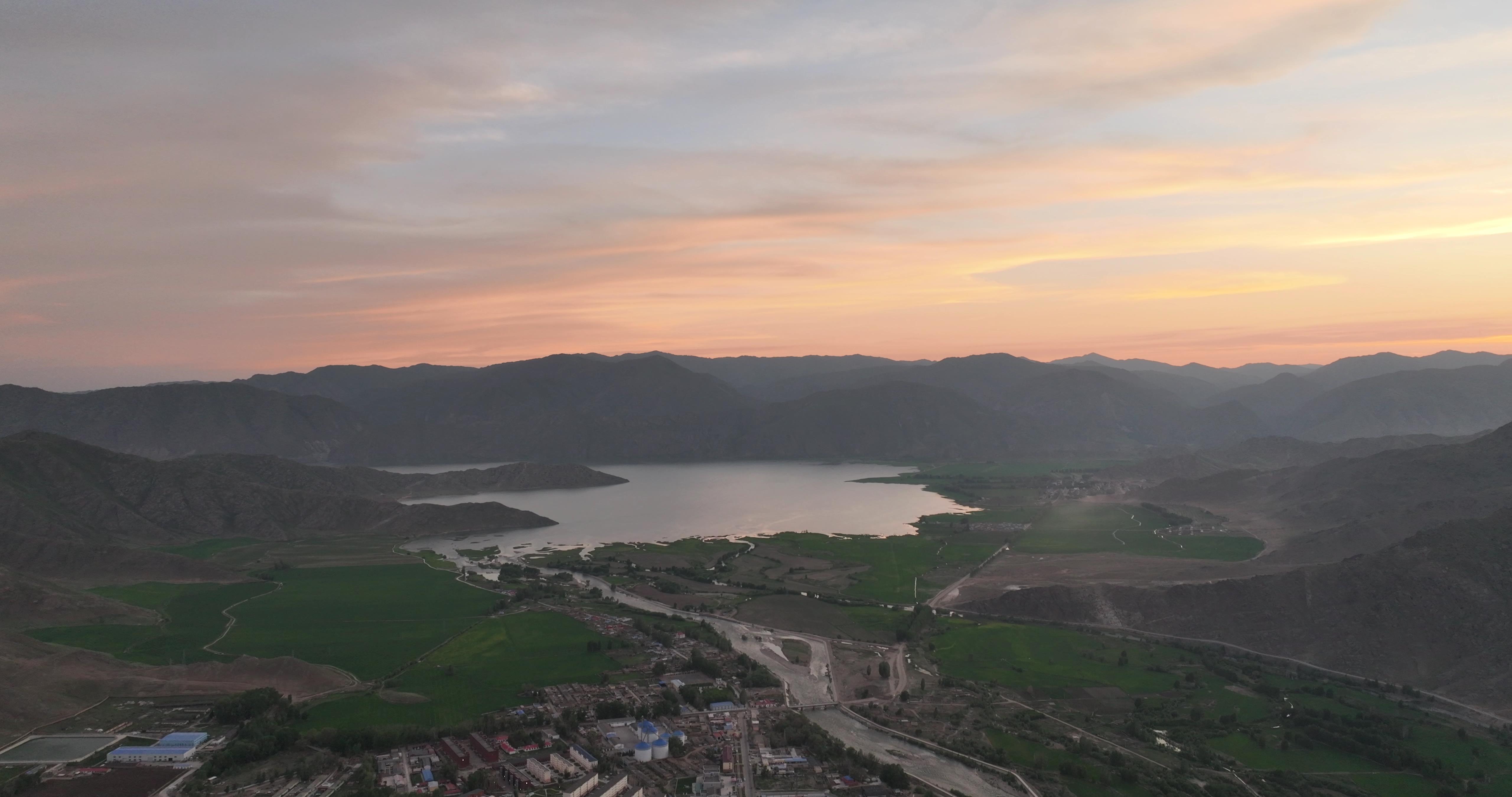 4月底賽里木湖旅游價格_賽里木湖旅游門票多少錢