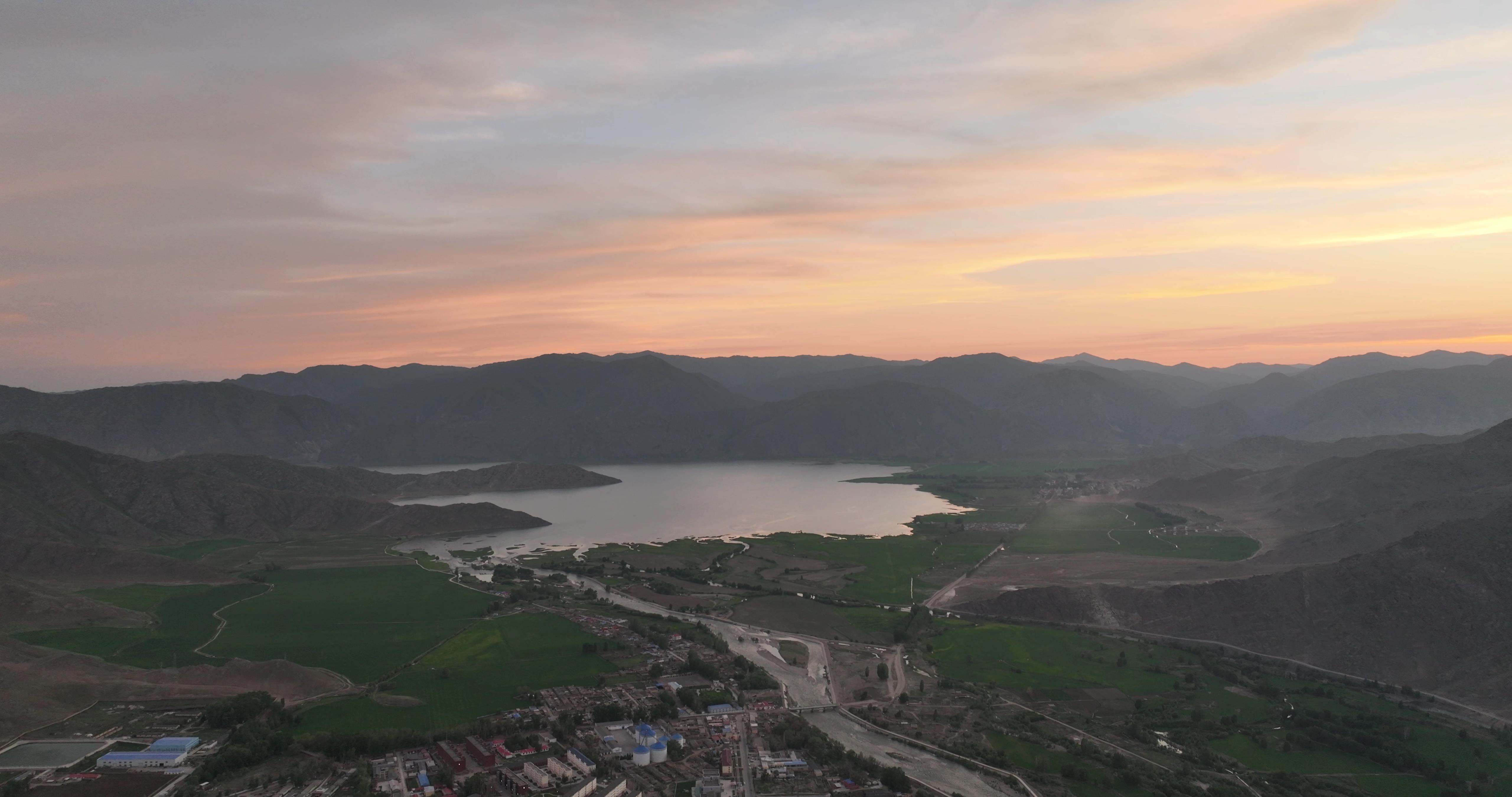 伊犁旅游九月份價格_伊犁旅游九月份價格表