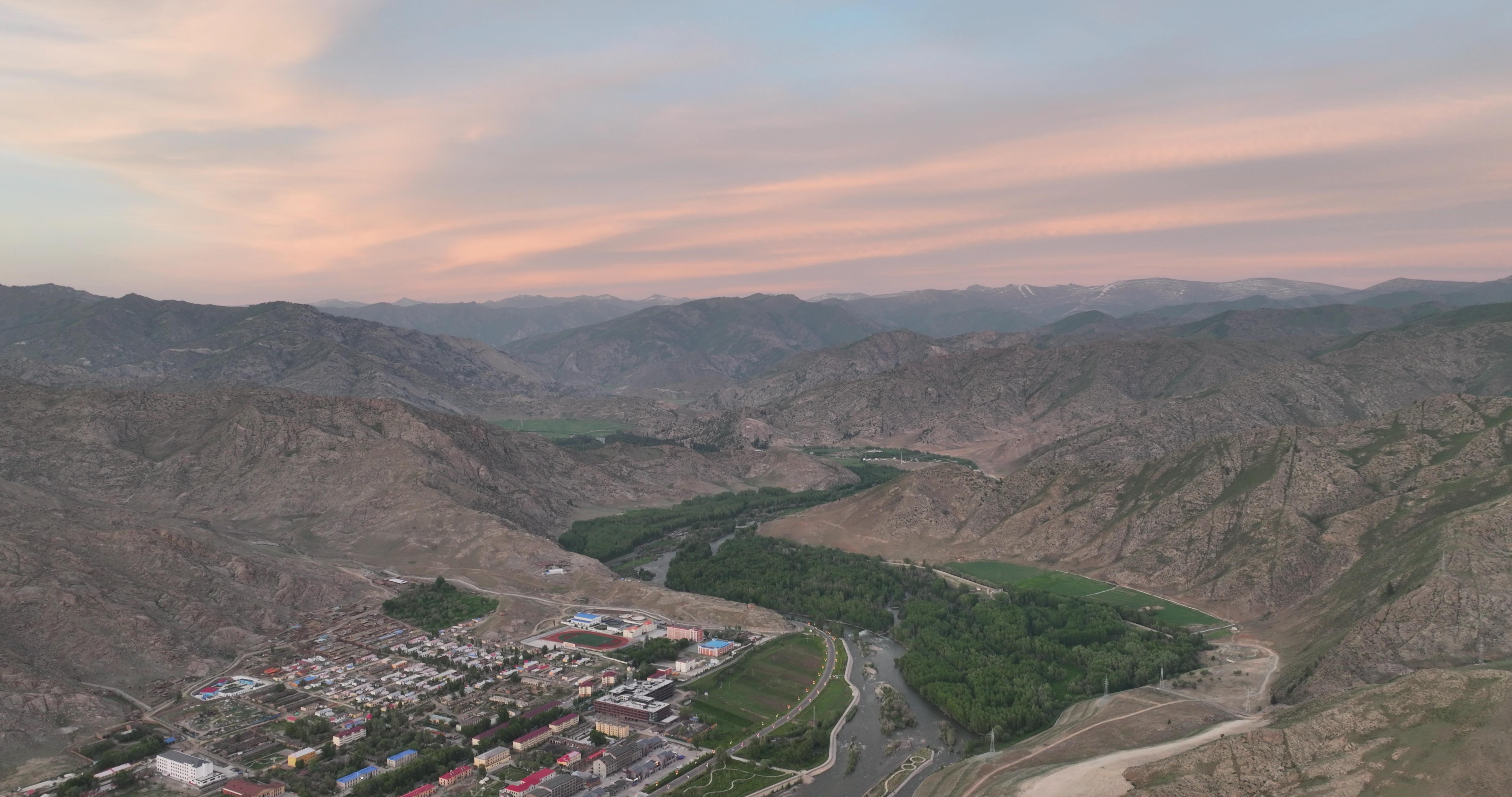 參加當地新疆旅游跟團多少錢_參加當地新疆旅游跟團多少錢啊