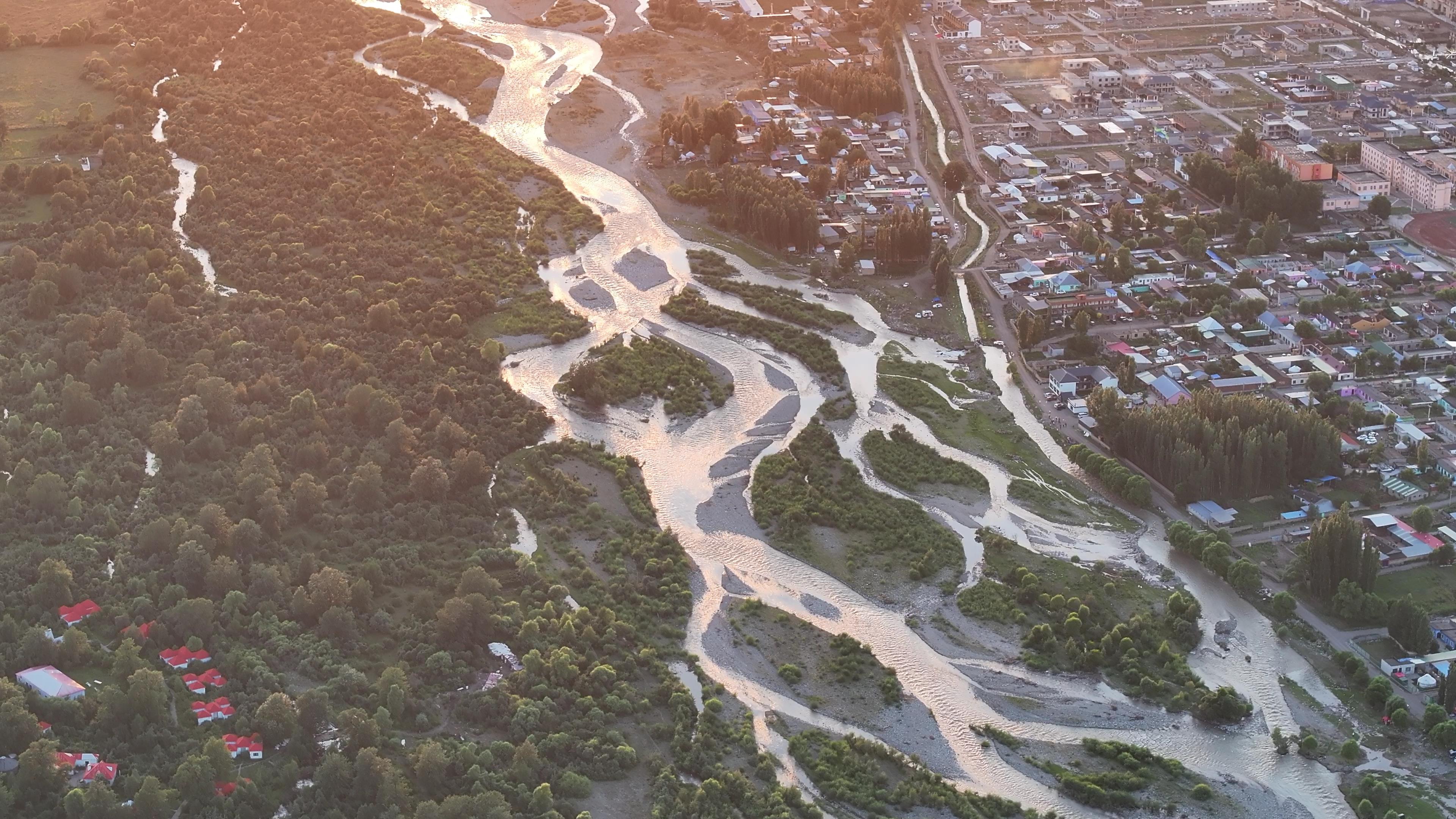 10月新疆北疆旅游多少錢_新疆北部旅游十天的價格