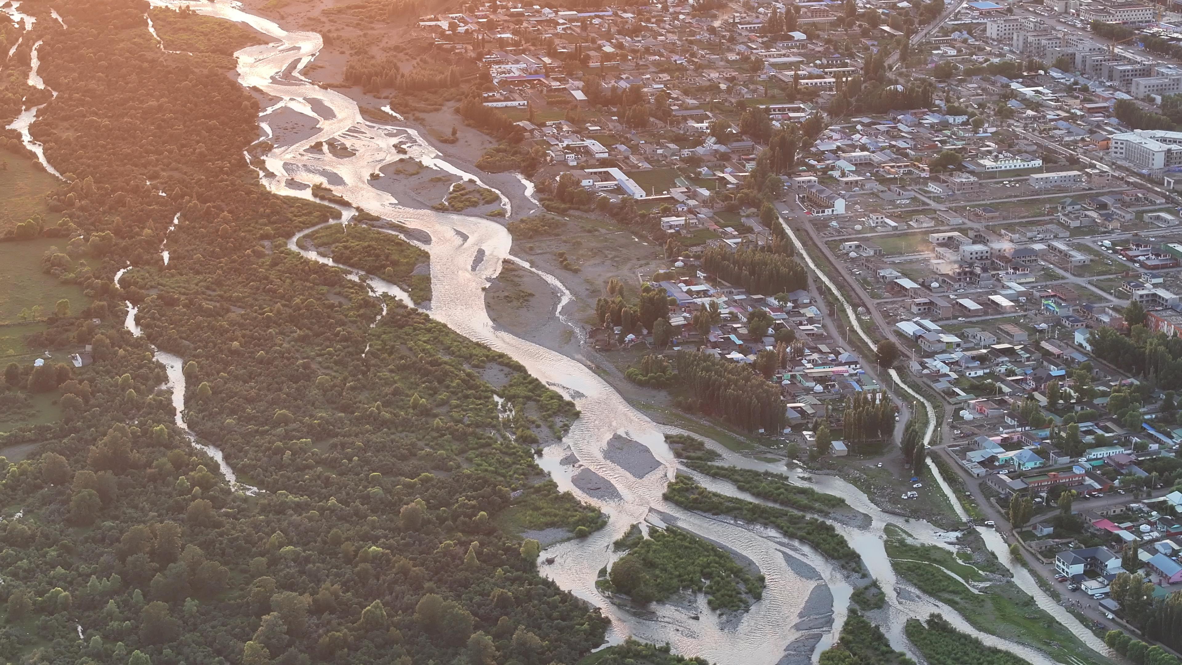 跟團旅游去伊犁多少錢_跟團旅游去伊犁多少錢一個月