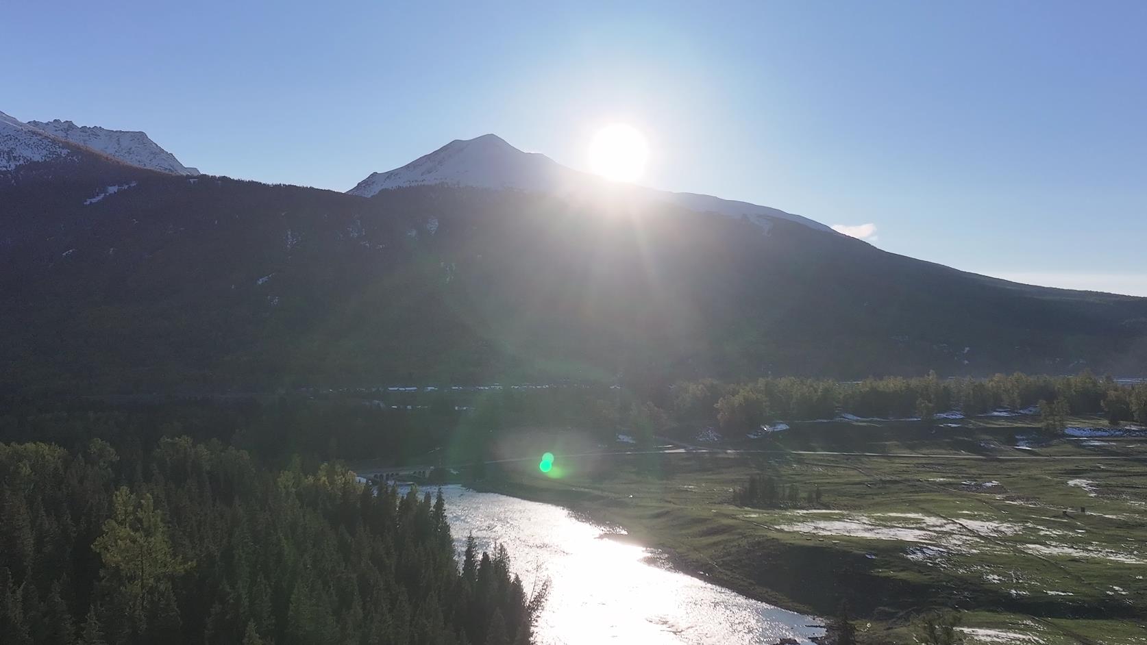 伊犁五月游_五月伊犁旅游