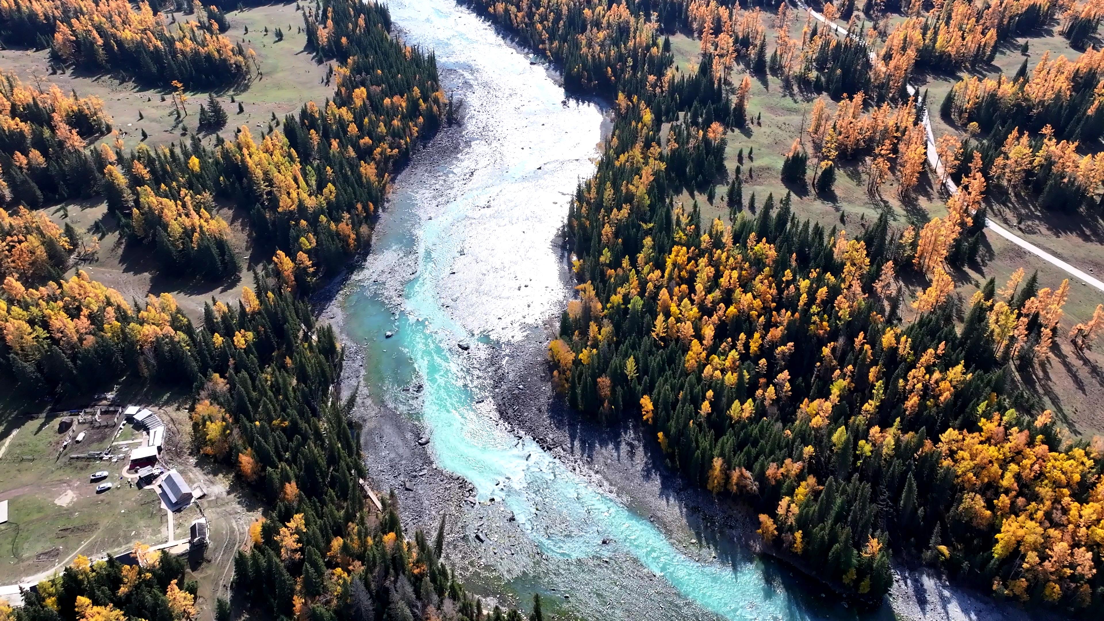 十月份賽里木湖旅游_10月的賽里木湖風景怎么樣