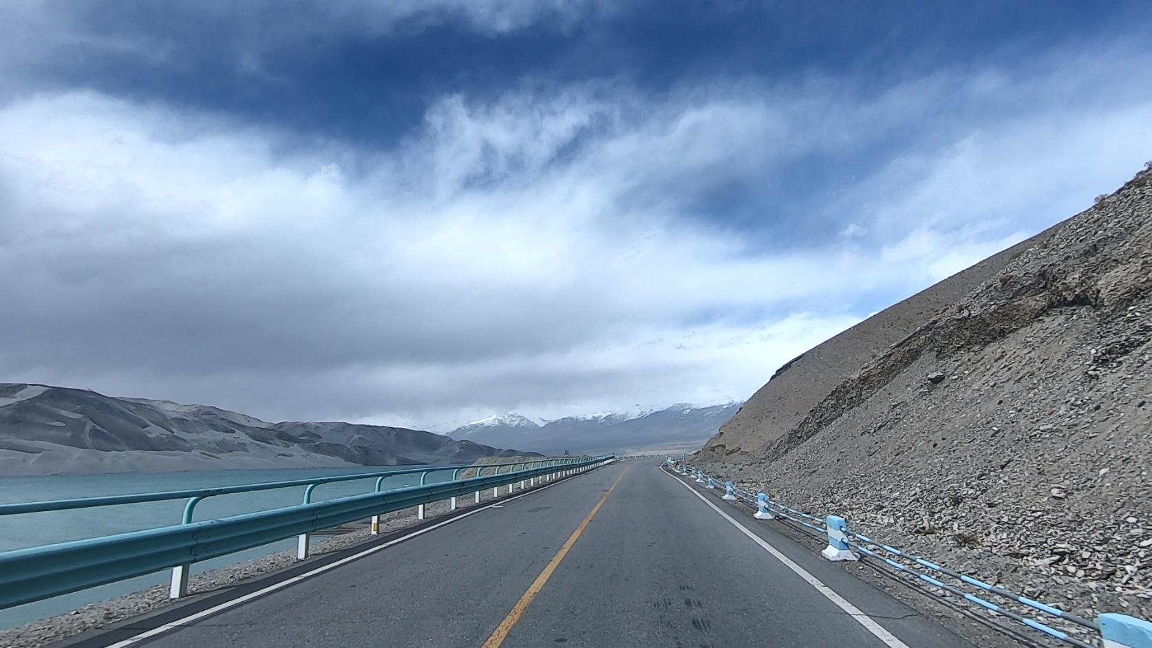 十月份伊犁旅游團費用_十月份伊犁旅游團費用多少錢