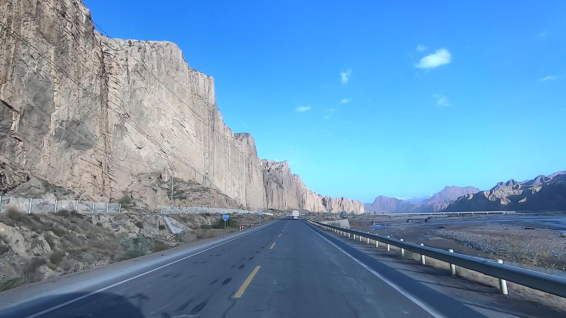 新疆天山號旅游專列怎么訂票_新疆天山旅游景區