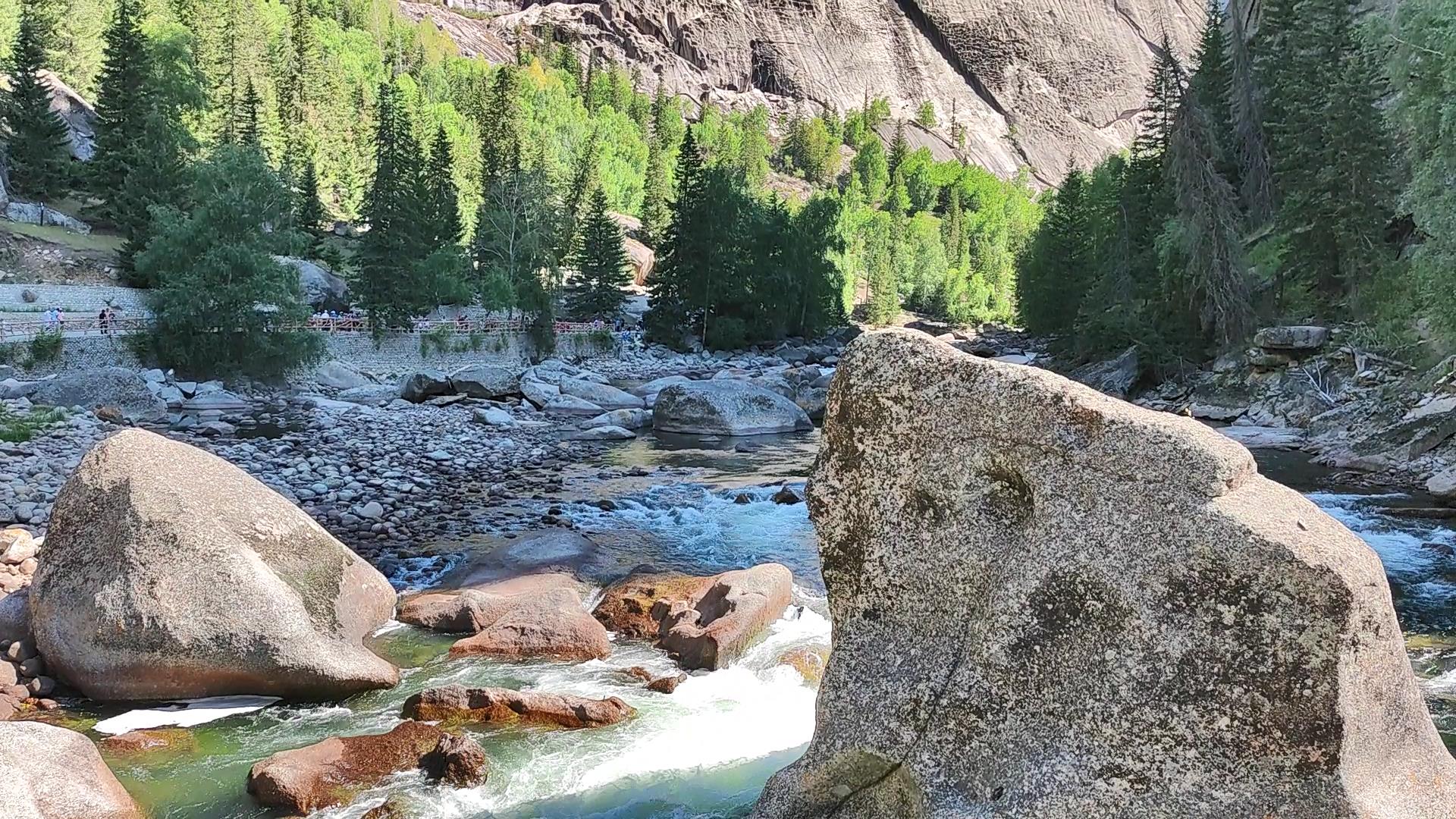 十月伊犁旅游攻略_十月伊犁旅游攻略路線