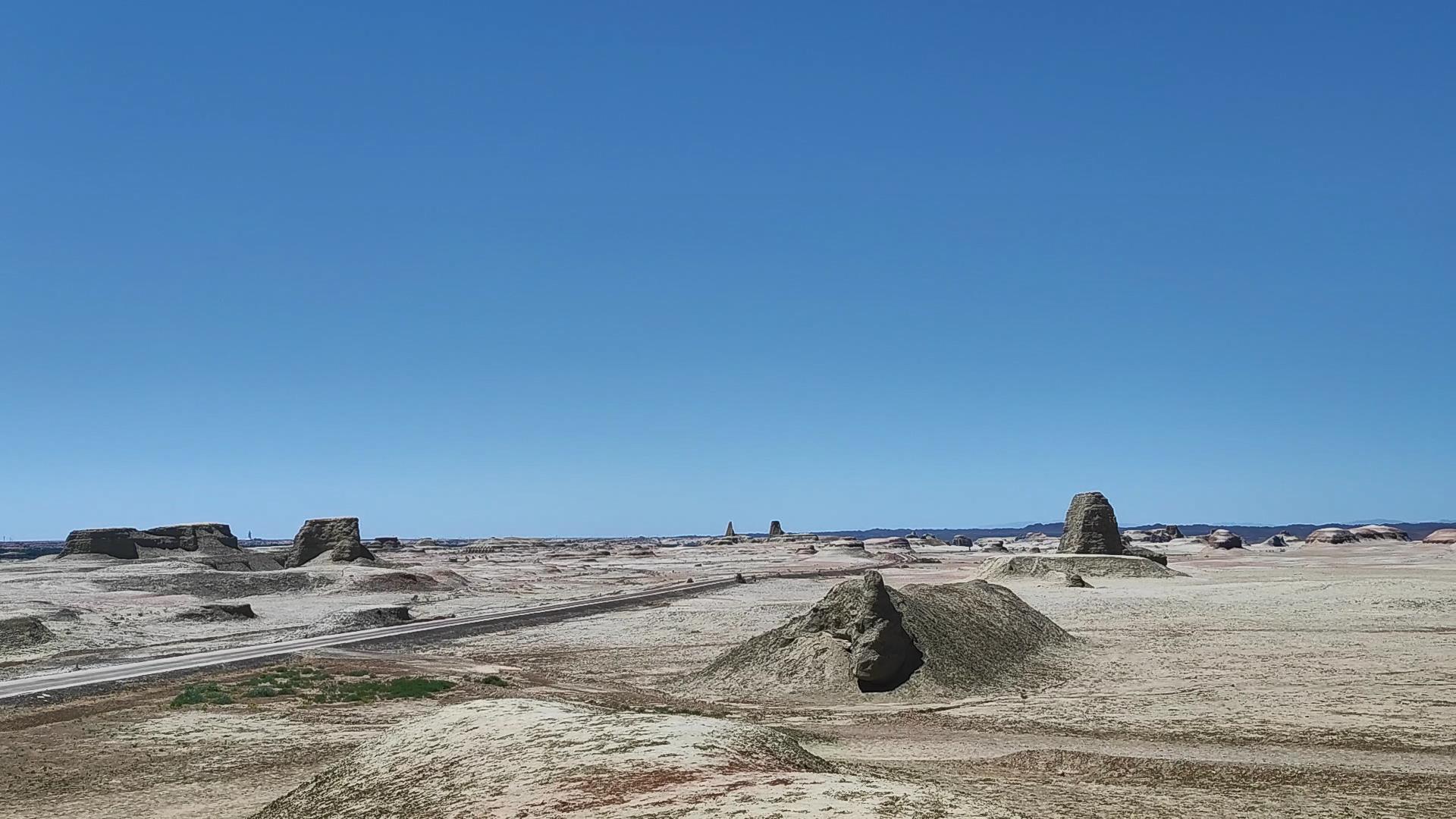 月旅游最佳地方最美伊犁_4月伊犁旅游