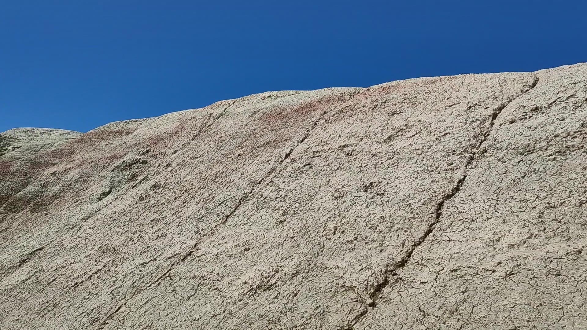 在新疆包團旅游是多少錢_在新疆包團旅游是多少錢一個月