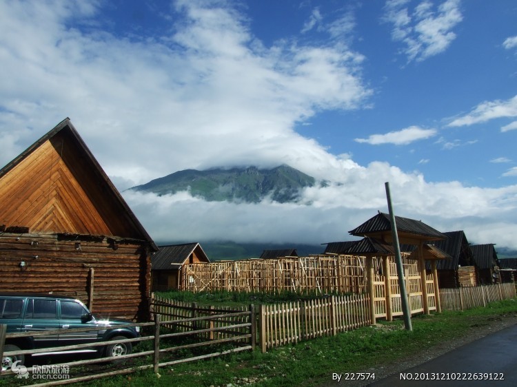 How much does customized car travel cost per day in Northern and Southern Xinjiang? | Urumqi customized car with driver | Official booking channels and customer service phone - Article 1 Image 1