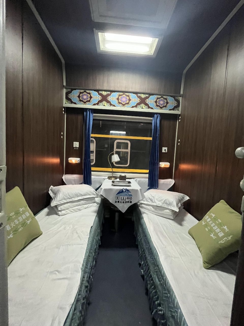 新疆崑崙號夕陽紅專列老年旅遊團價格及報名費用，14天南北疆攻略 配圖2