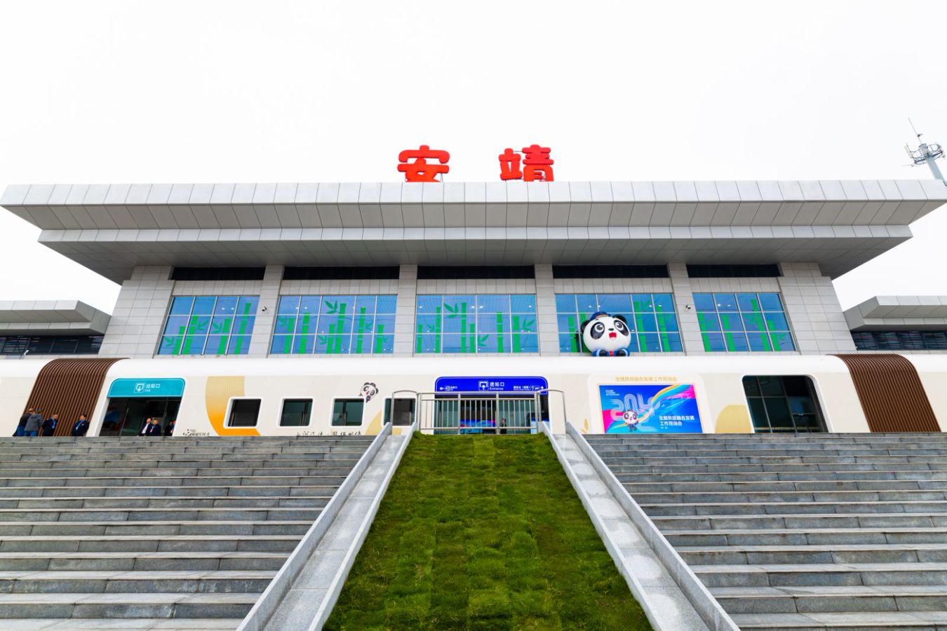 熊貓專列成都號流雲閣樂府廳功能揭祕:16天躺遊新疆絲路高端文旅專列 配圖1