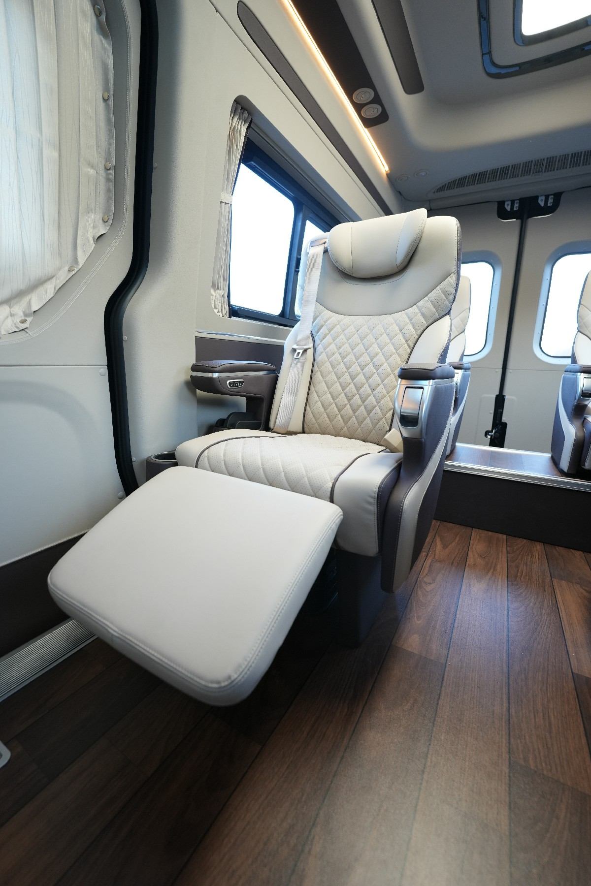 北疆定製用車旅遊帶司機怎麼選?2026費用攻略全公開_推薦線路多少錢費用價格 配圖2