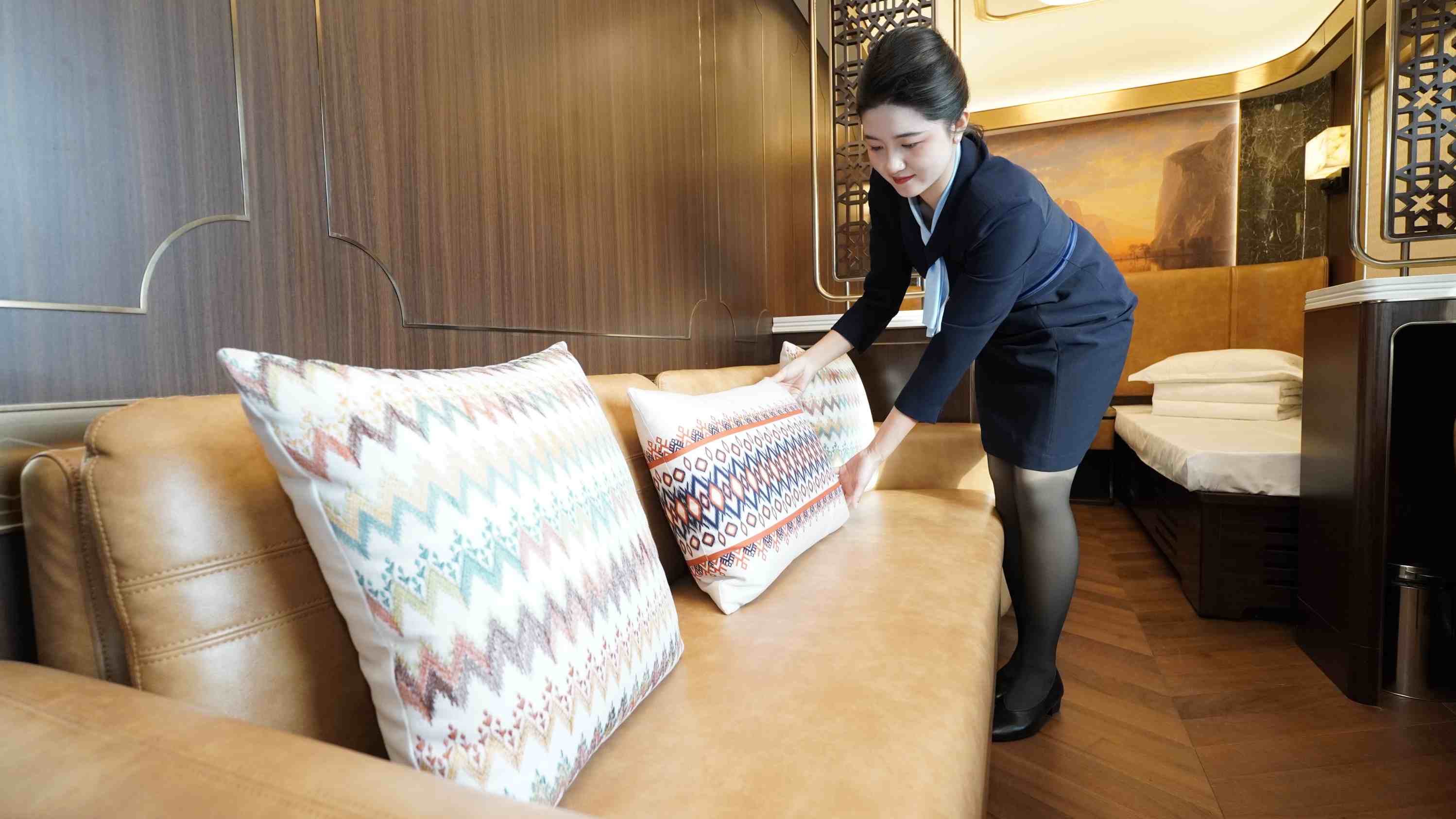 新東方快車雪蓮號價格全解析：淡旺季差異、服務升級與14天深度遊 配圖2