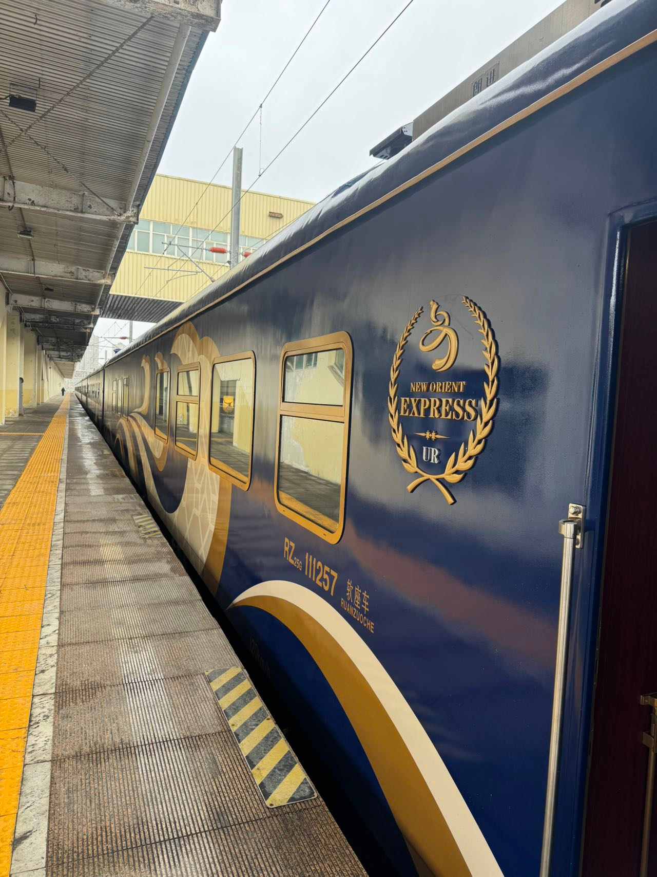新東方快車雪蓮號與天山號對比:新疆旅遊專列價格、行程及選擇指南 配圖2