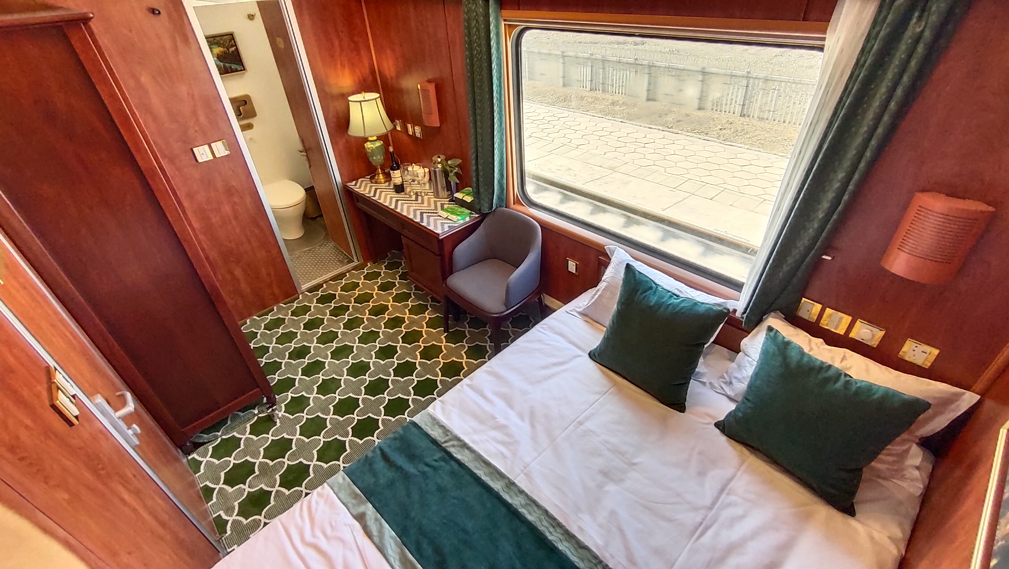 2025 New Oriental Express tourist train prices／registration phone number