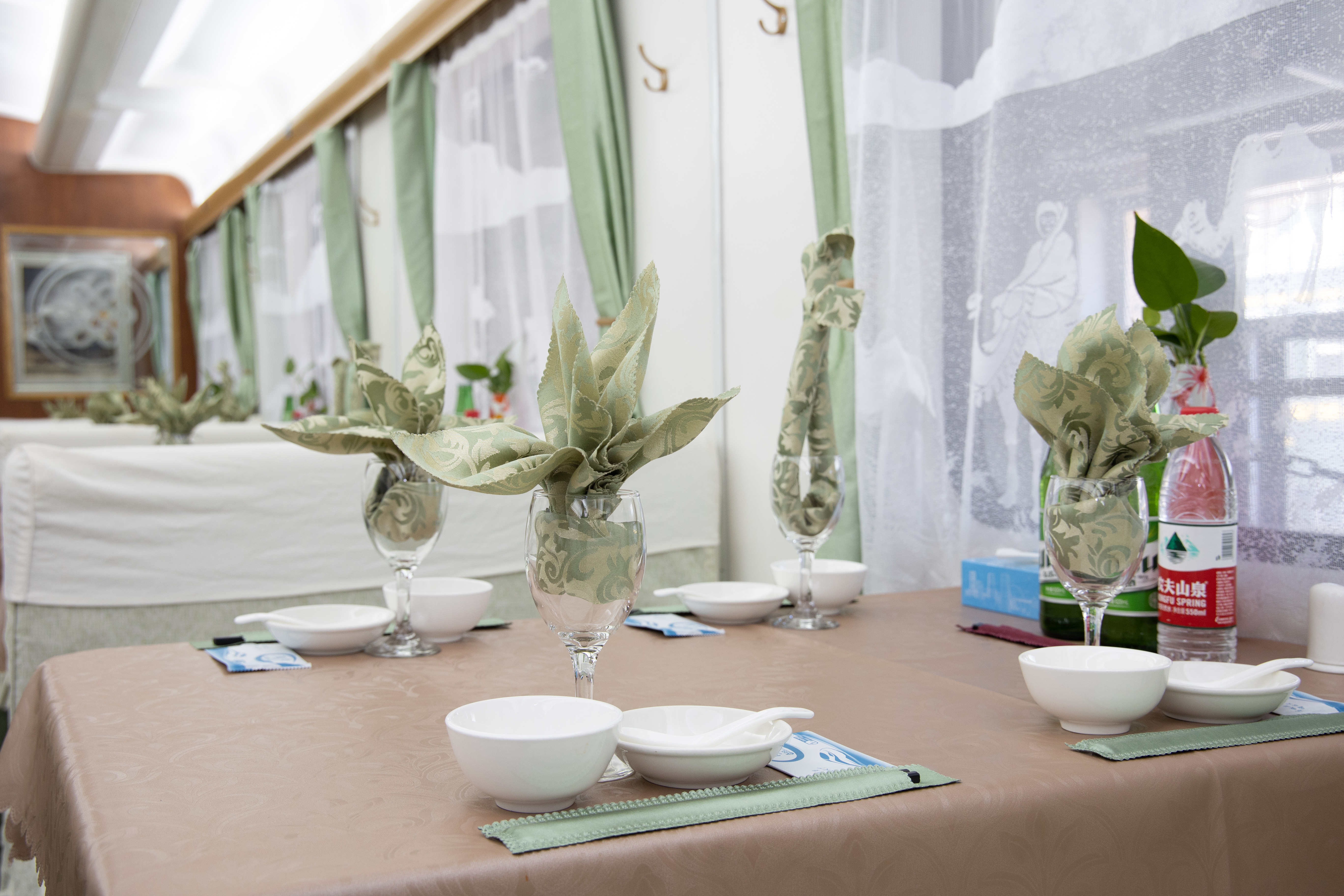 How much are the June fares for the 2025 New Oriental Express luxury tourist train？